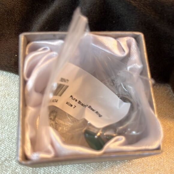 3.00ctw EMARLDINE QUARTZ & SIMULATED GREEN DIAMOND RECEIVED NG STAINLESS STEEL 7 - Picture 10 of 11